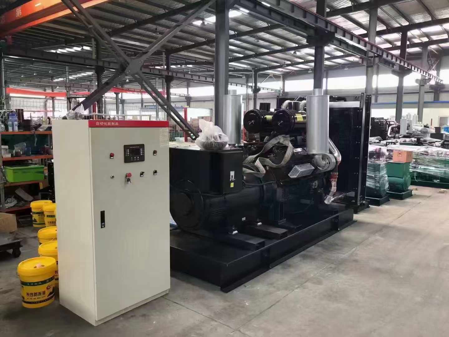 解放柴油发电机运行时的噪音和振动水平如何？